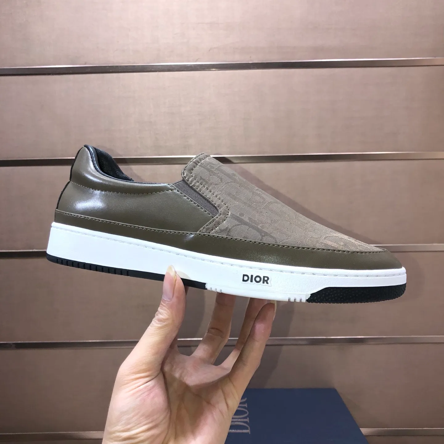Men's shoes💰420💰【Dior】Official website global debut 🔝The latest masterpiece of high-end men's shoes brand: original special cloth fabric imported from Italy + imported sheepskin lining🔥Original toe-cap rubber outsole Soft and comfortable, making walking more convenient and comfortable! Size: 38-44 (45 can be customized)